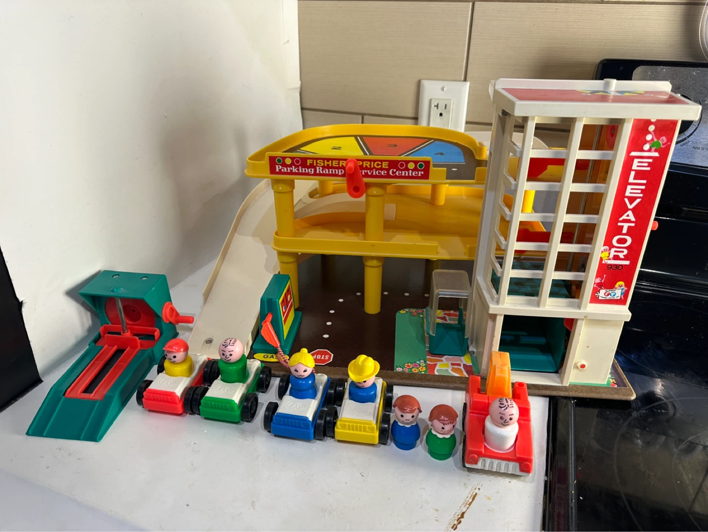 Fisher-Price Parking Ramp Service Center Playset