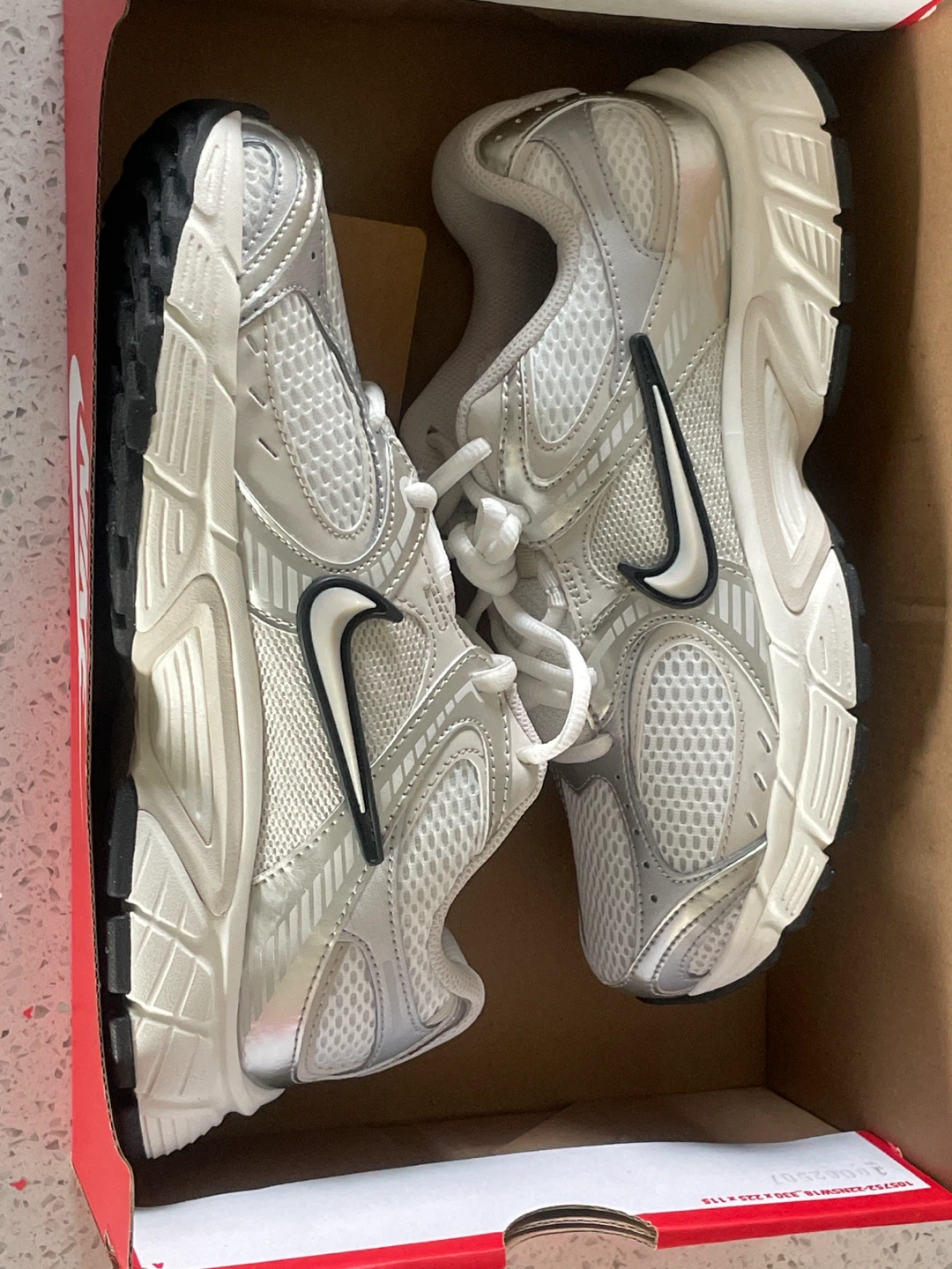 Nike Air Max Verona Shoes Women's Size 7.5 White/Silver