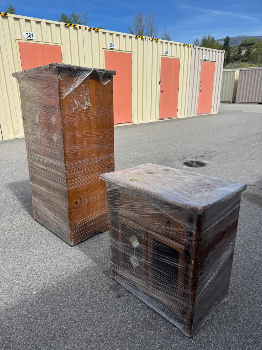 Hemrick Woodcraft Dresser and Nightstand Set
