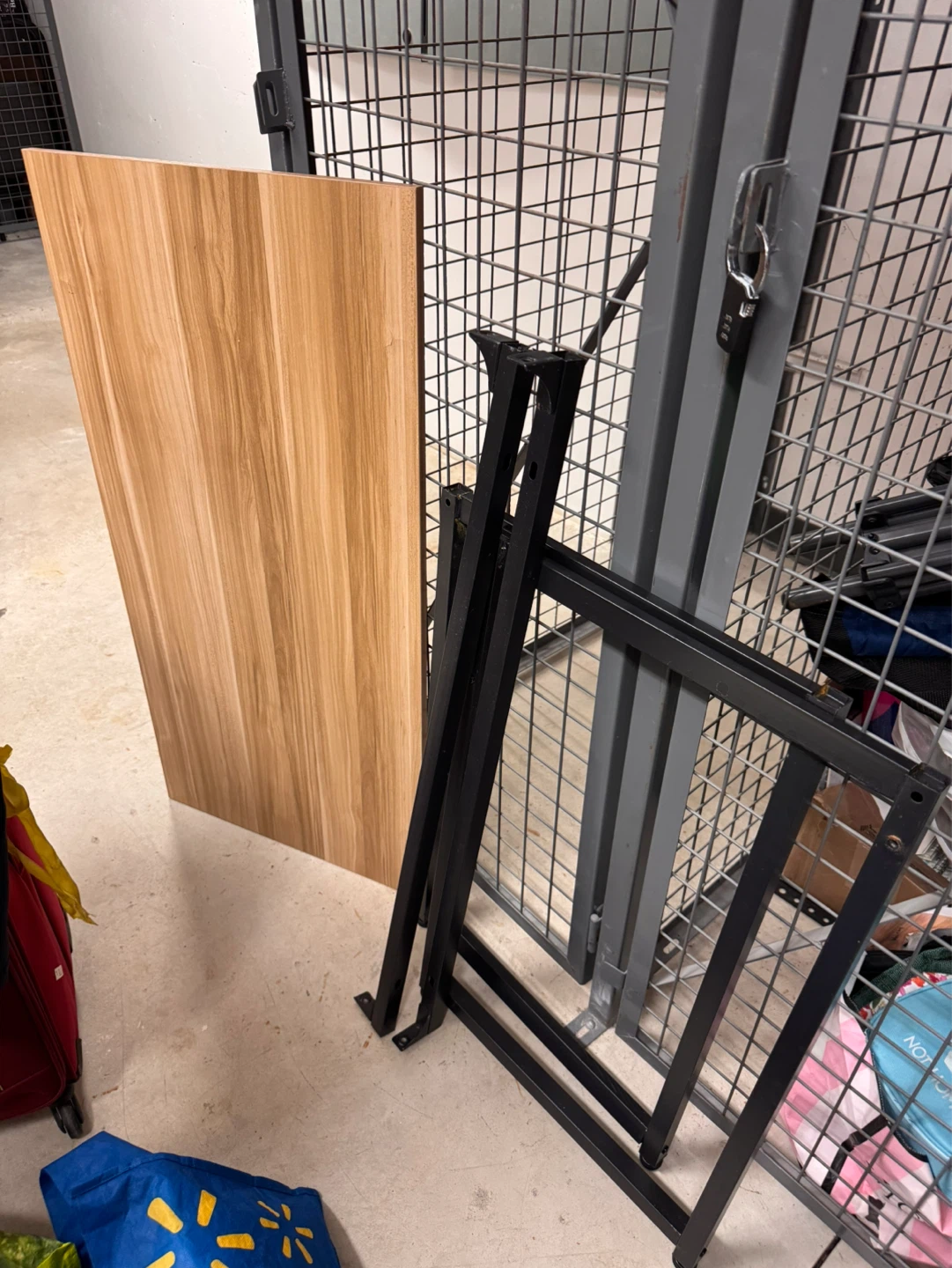 Light Woodgrain Folding Desk - photo 2