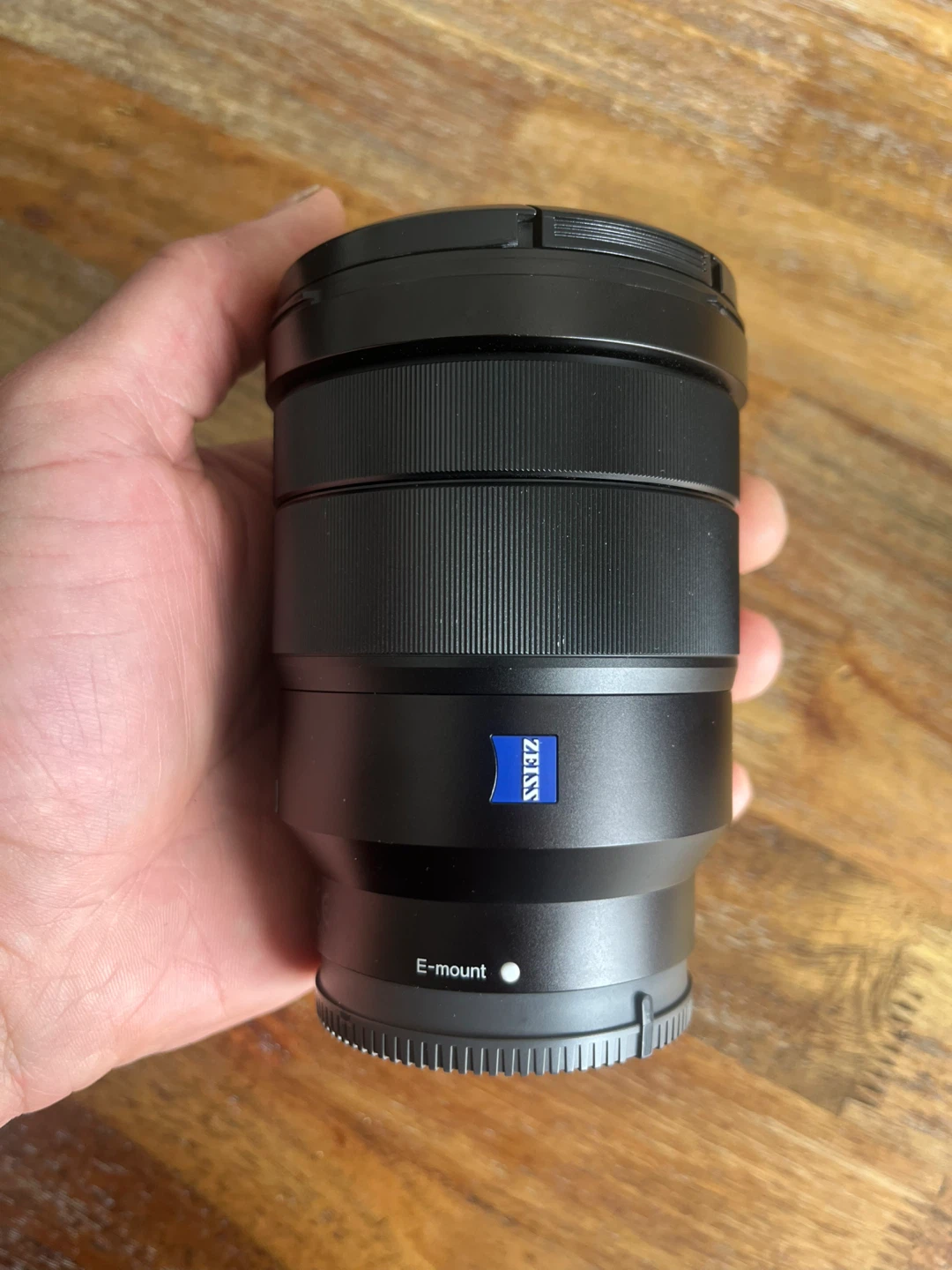 Sony E-mount wide angle lens 16-35mm f/4 - photo 5