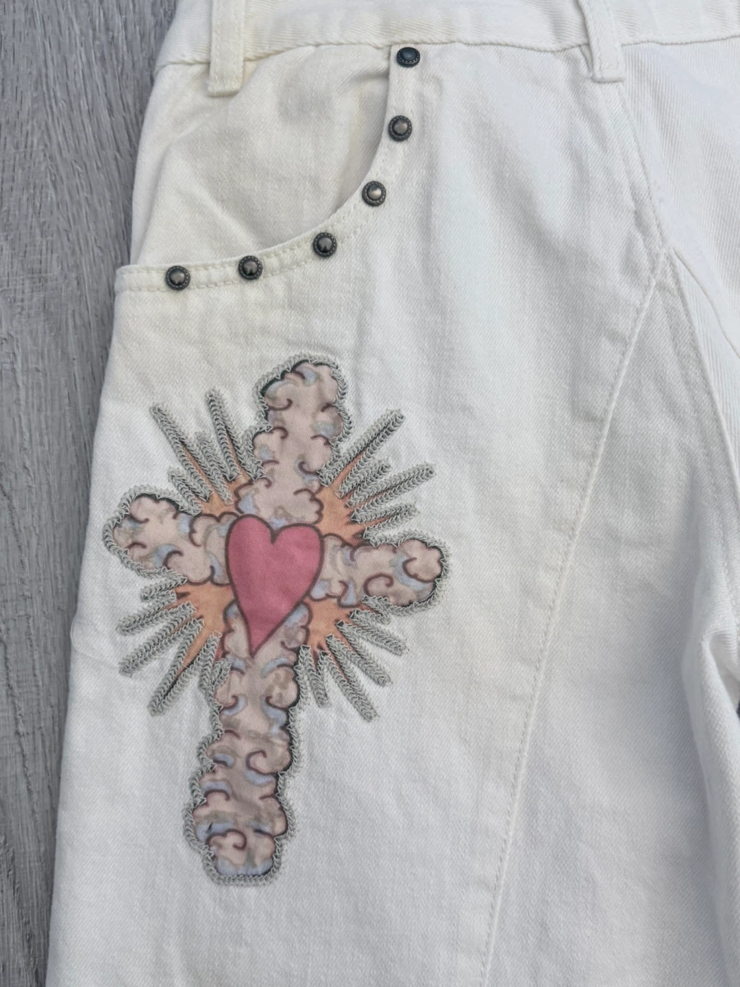 sculptor ed hardy cracked angel denim rare cream jeans - photo 3