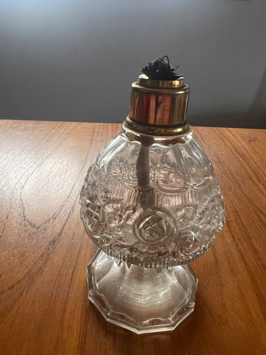 Vintage Embossed Glass Oil Lamp - photo 3