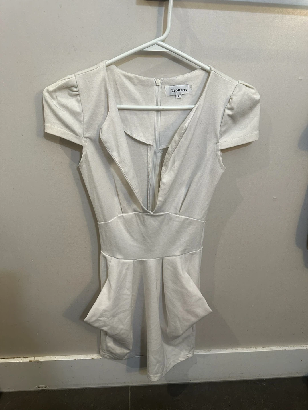 Lioness White Dress Size 6 - photo 2