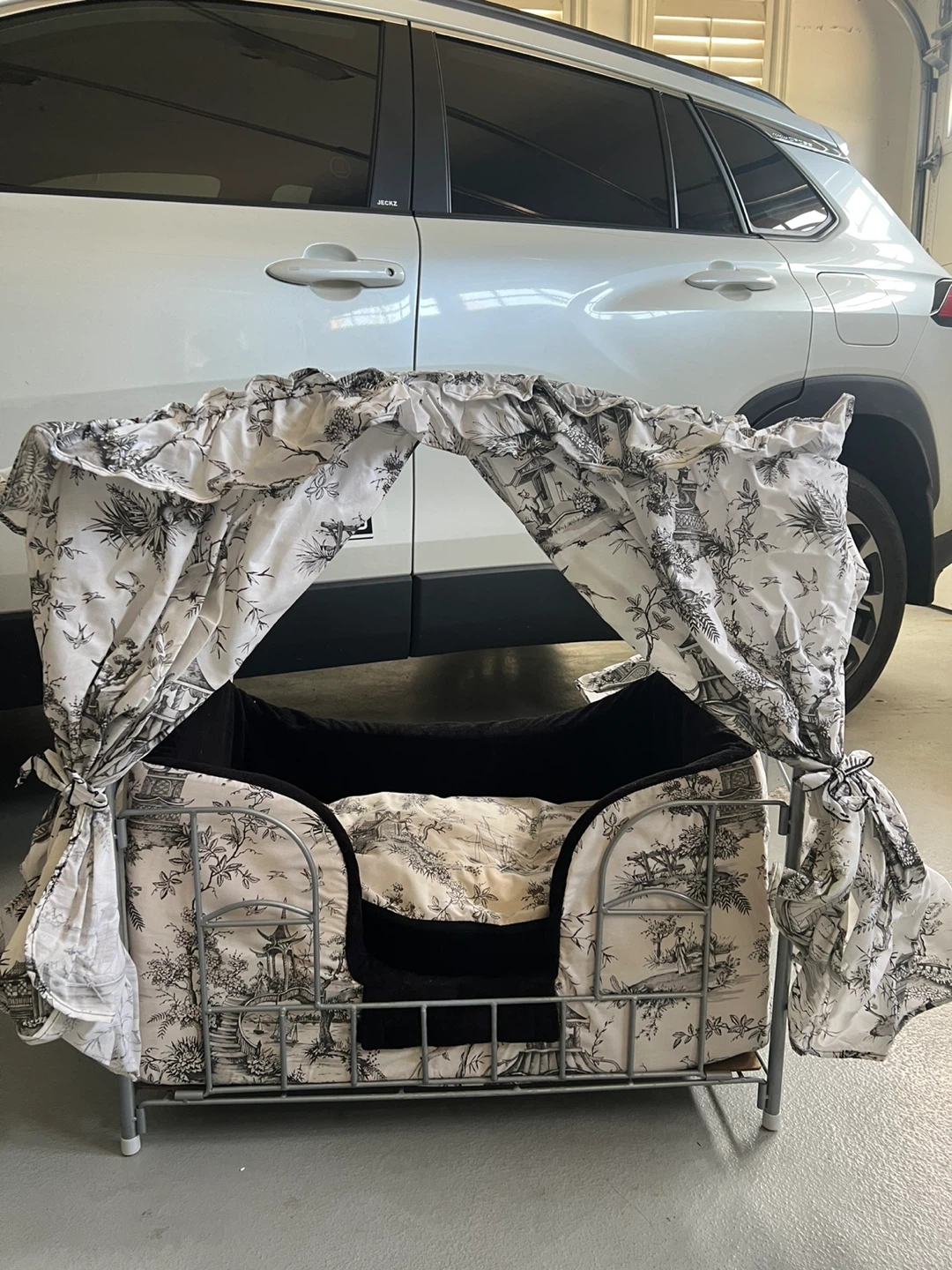 Ornate Canopy Pet Bed - photo 2