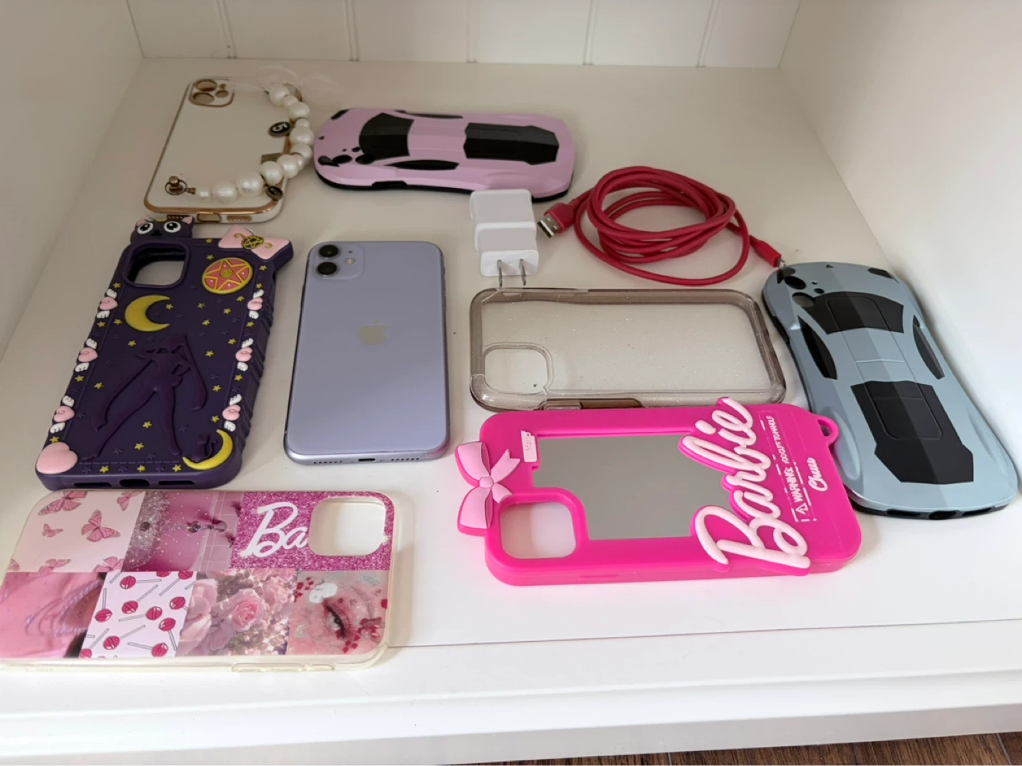 Apple iPhone 11 - 128 GB Lavender and 7 cases (1 is Otterbox)