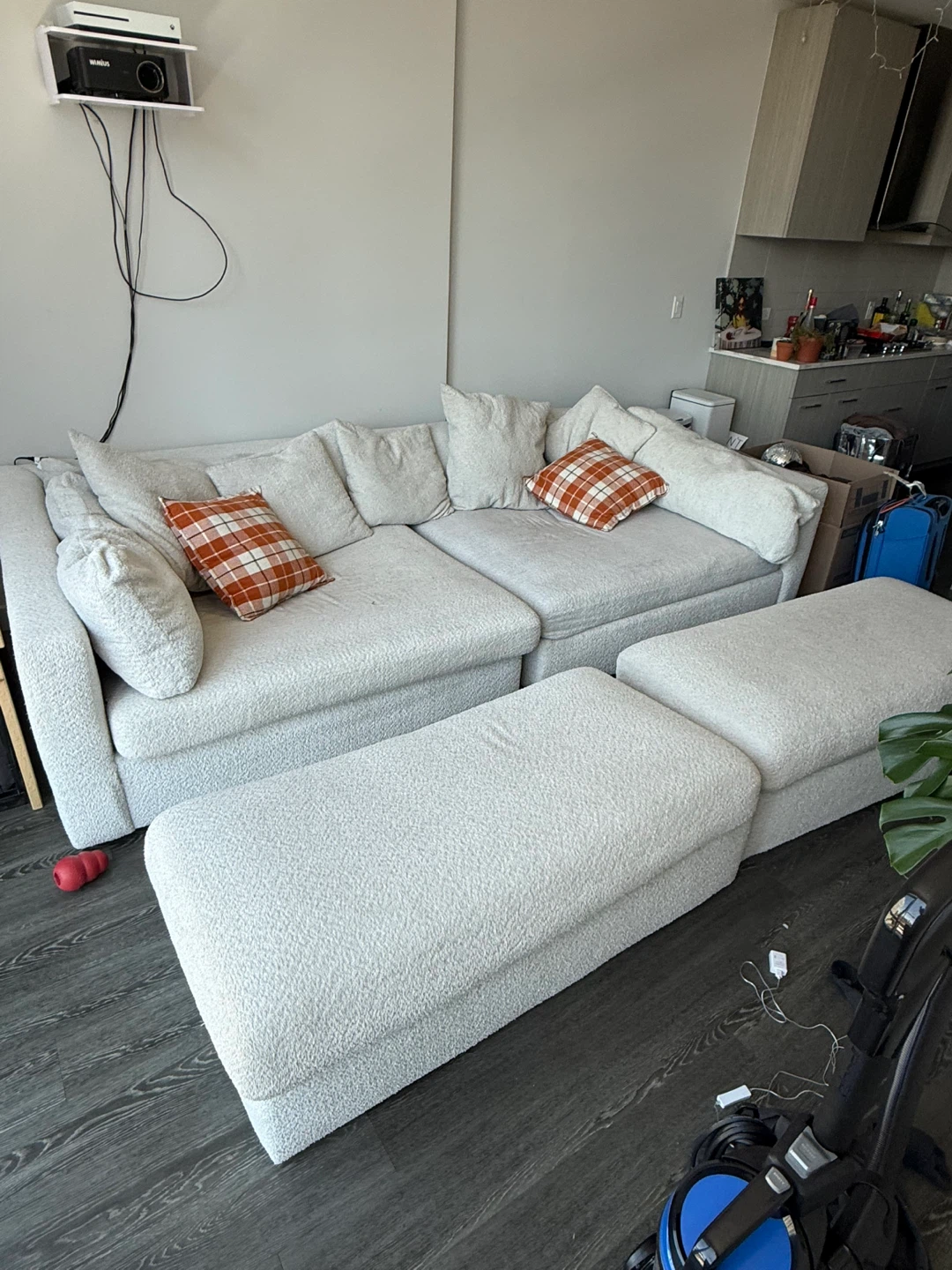 White Boucle Sectional Sofa with Ottoman - photo 4