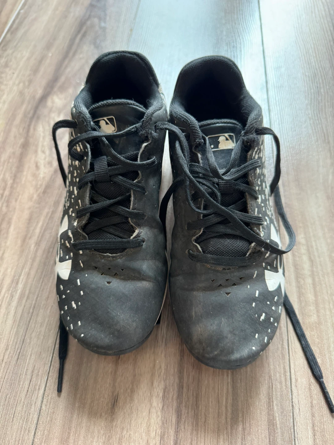 GUC Youth Size 13 Baseball Cleats