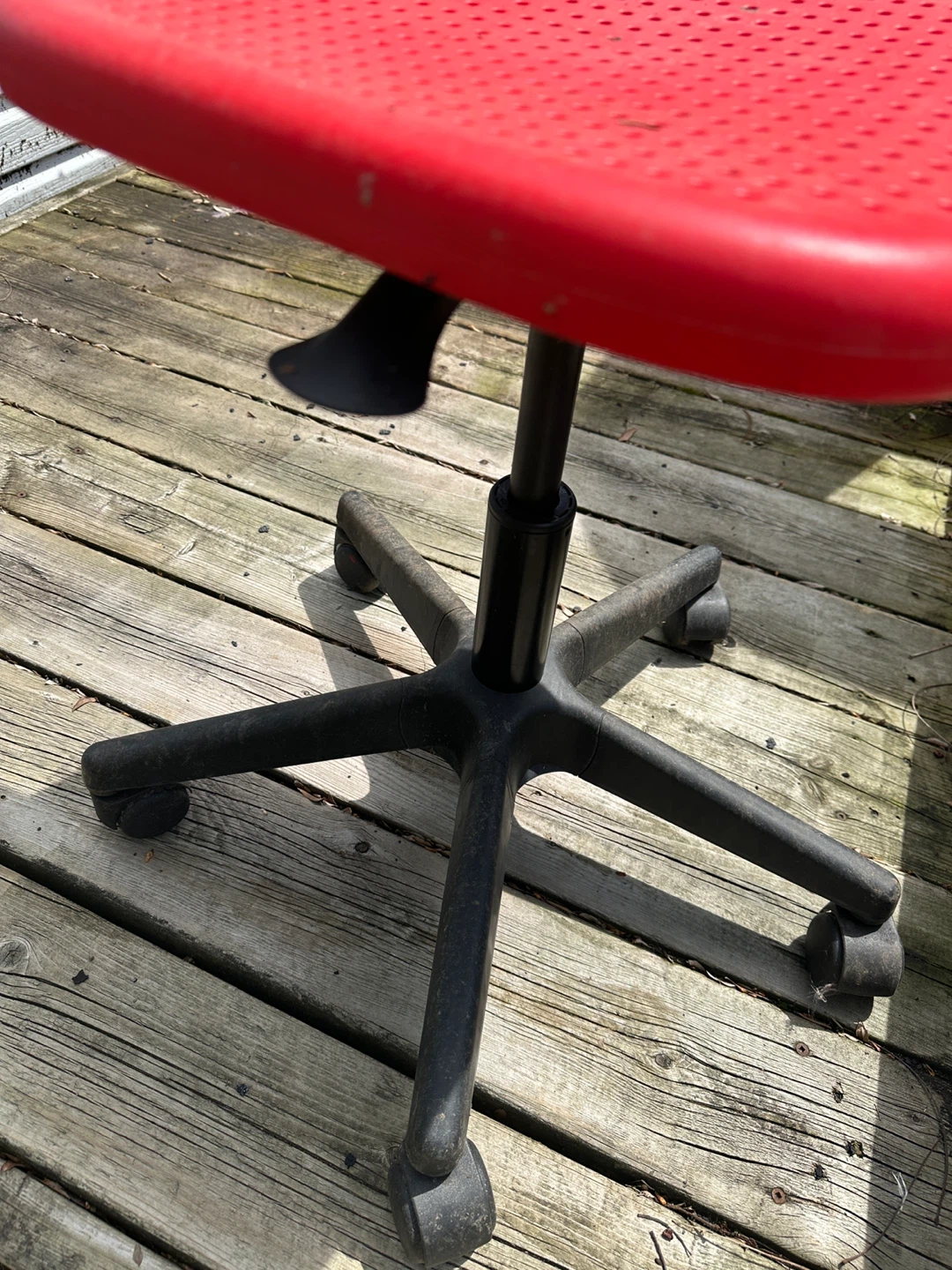 Red Adjustable Office Chair - photo 2