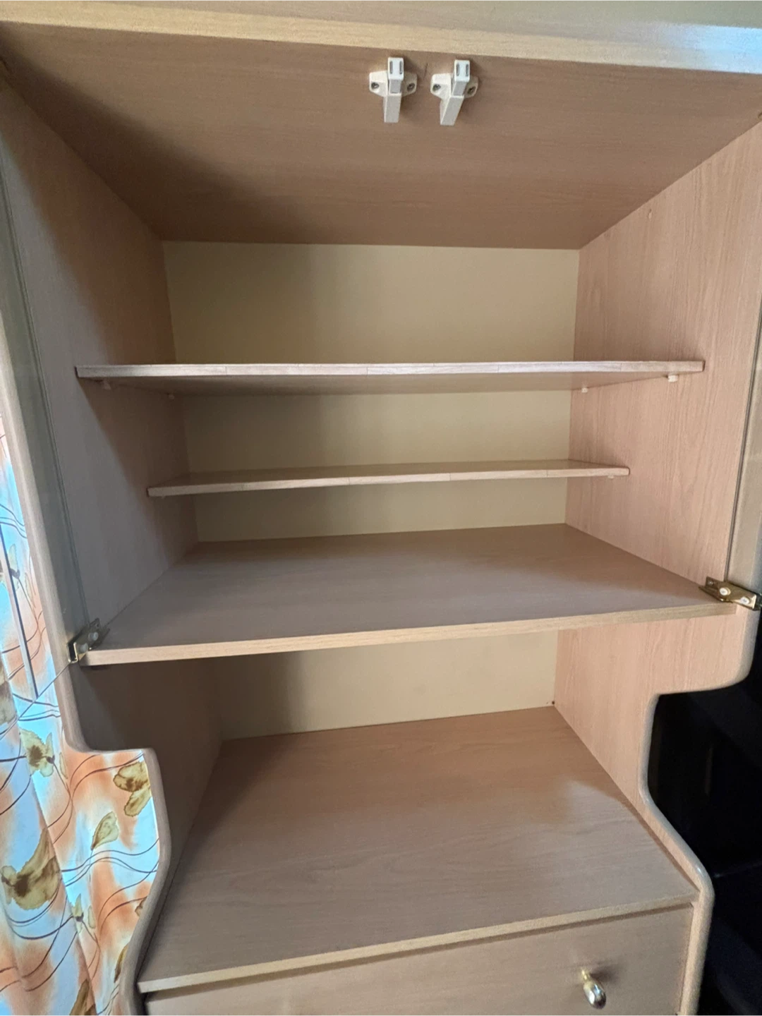Wooden display cabinet with glass doors and shelves - photo 4