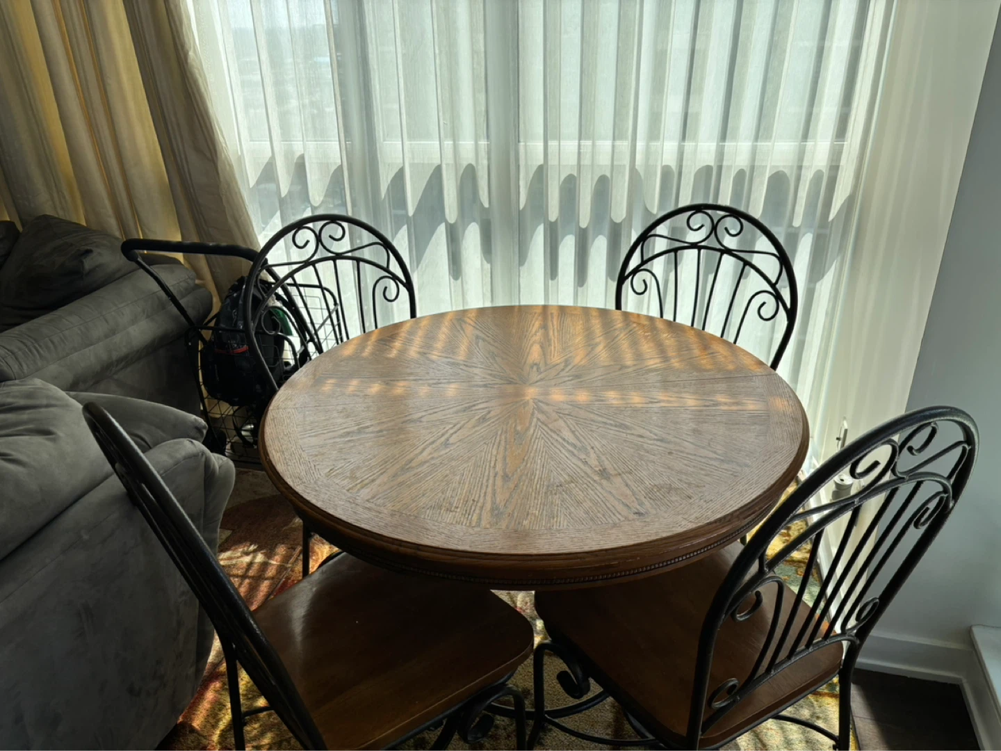 Round Oak Dining Table - photo 2