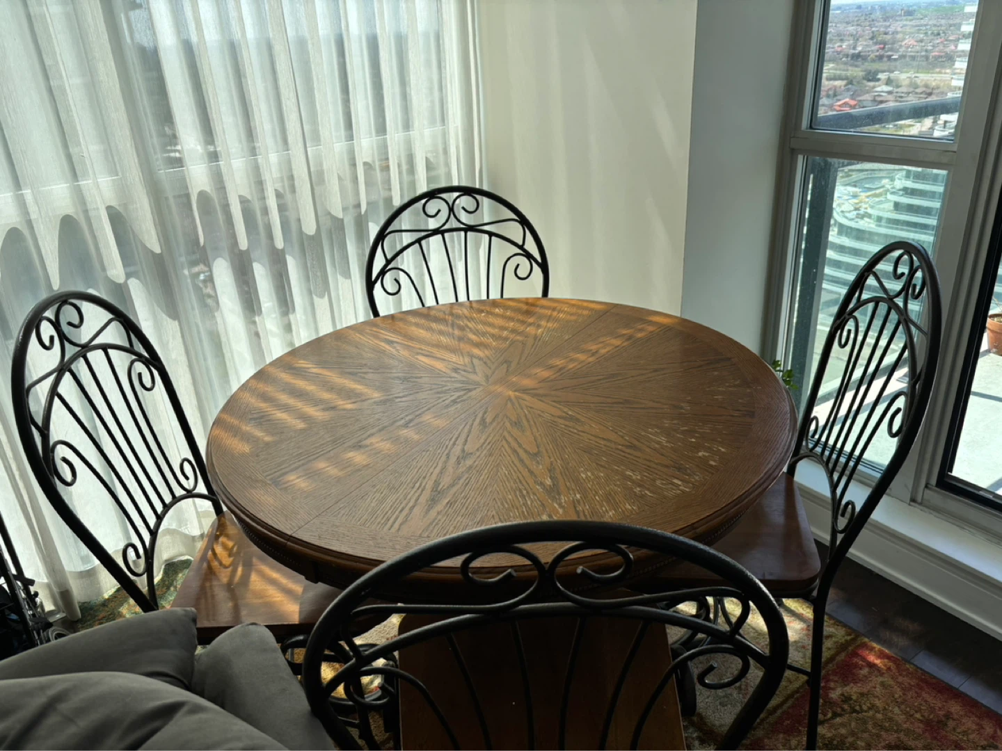 Round Oak Dining Table - photo 4