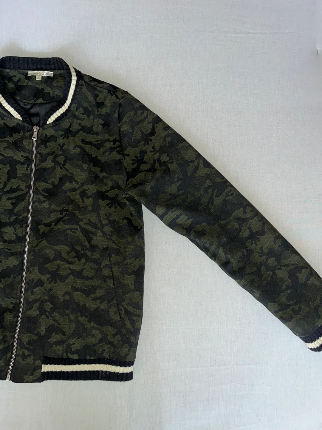 BISCOTE Camouflage Bomber Jacket - Size M - photo 2