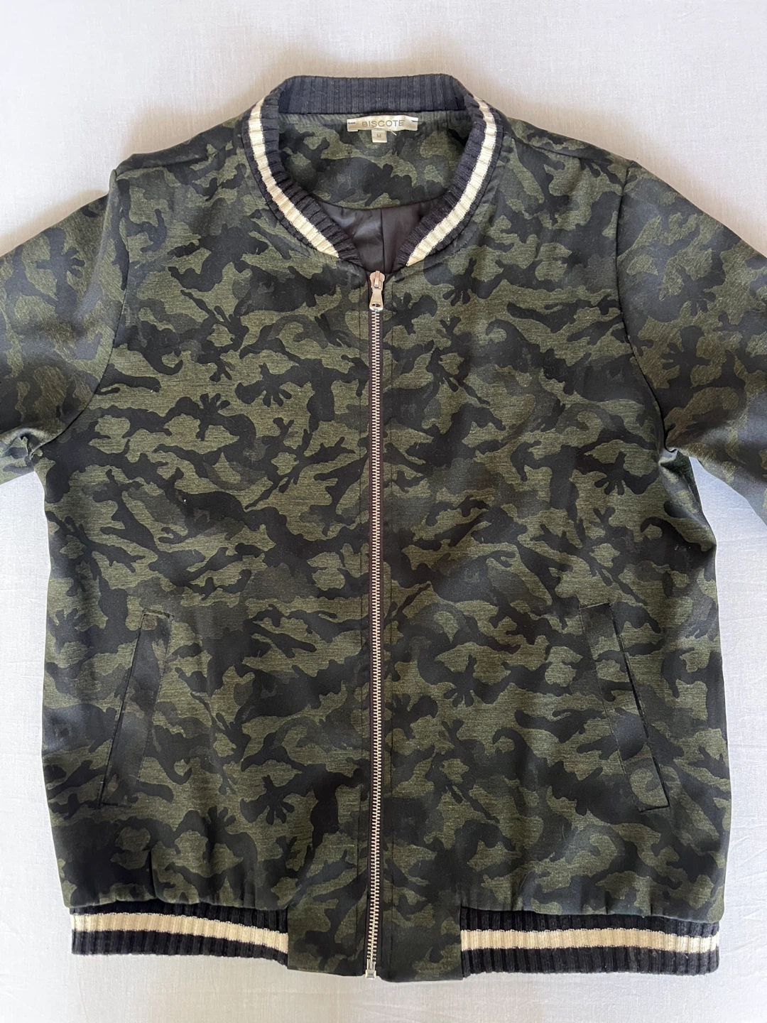 BISCOTE Camouflage Bomber Jacket - Size M - photo 3