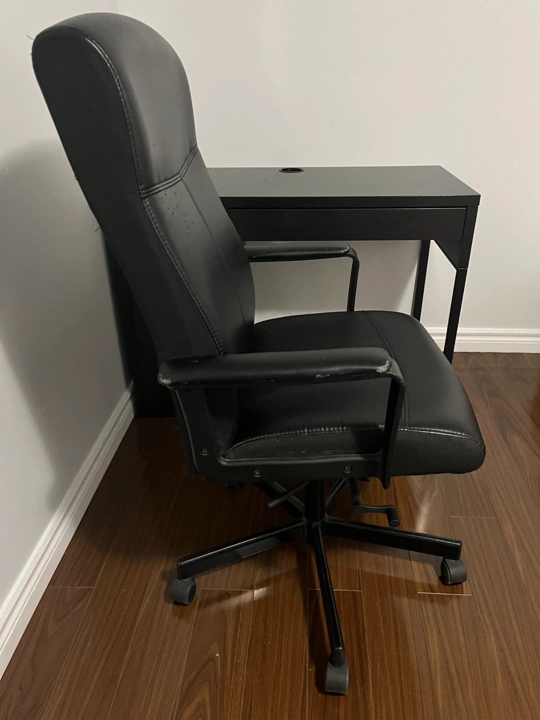 Ikea Table with a Chair - photo 2
