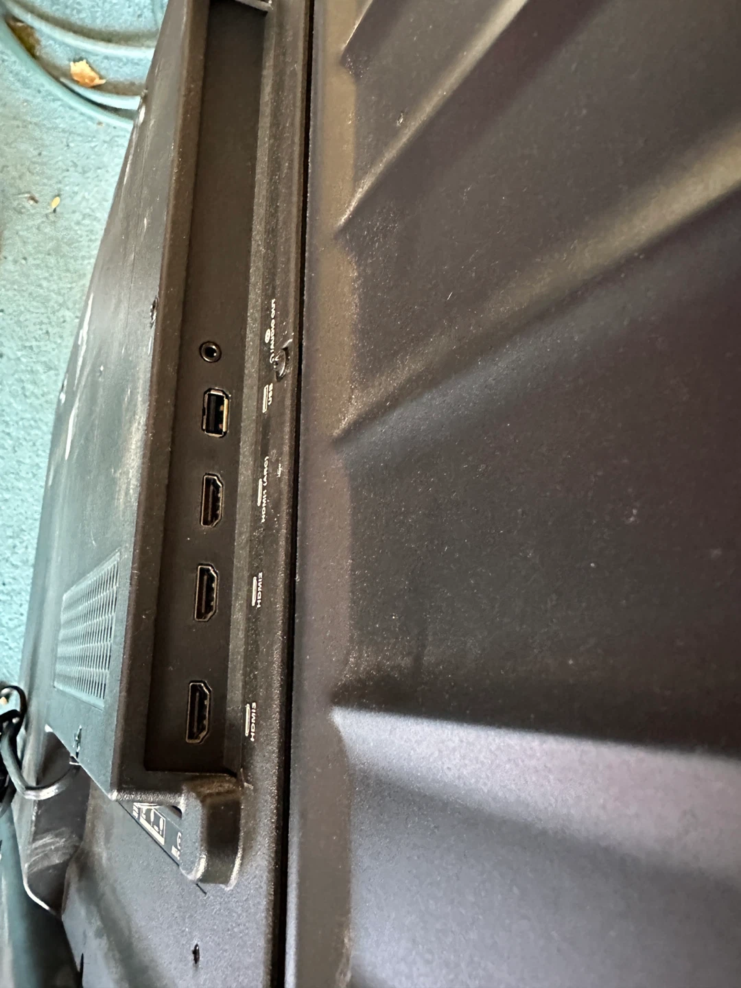 Insignia 50" TV - photo 3