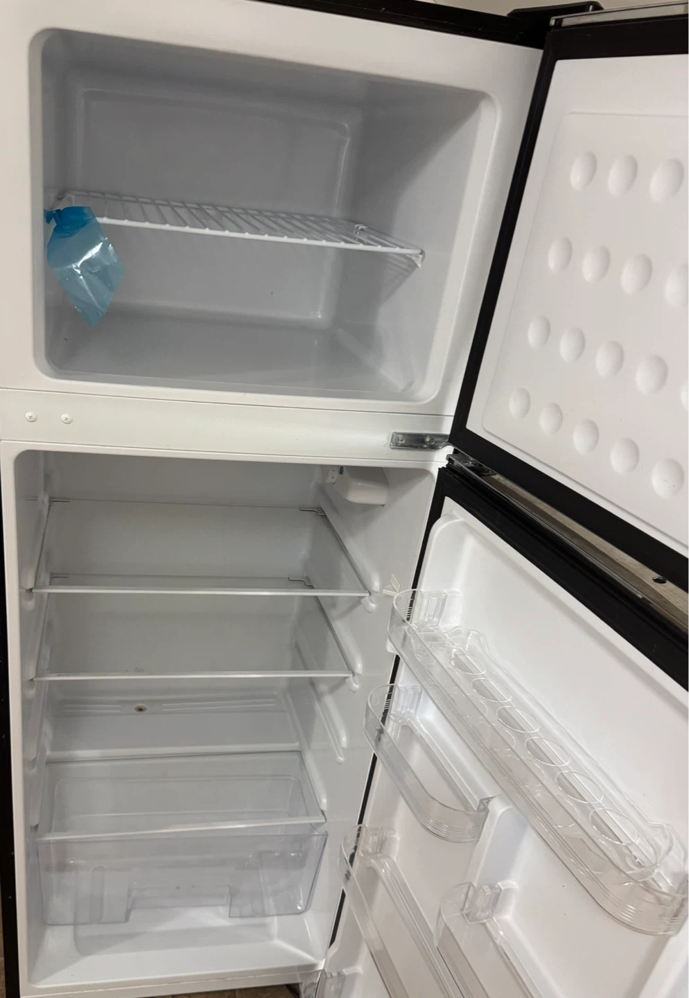 Frigidaire Retro Top Freezer Refrigerator - Black - photo 2