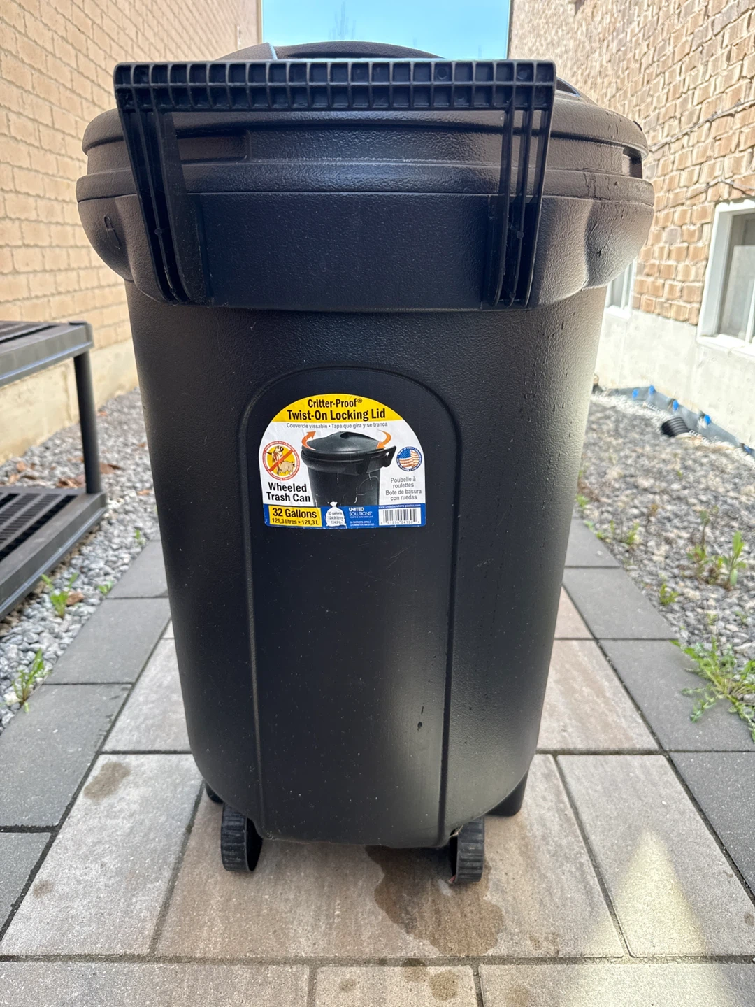 United Solutions 32 Gallon Wheeled Trash Can