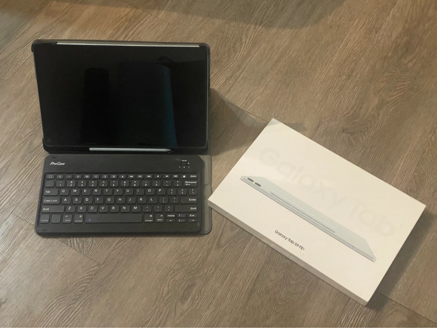 Samsung Galaxy Tab S9 FE+ Tablet with Keyboard Case -OBO