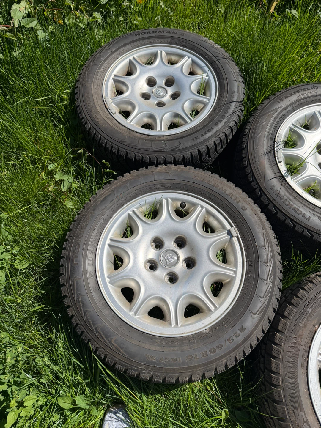 Set of 5 Jaguar Alloy Wheels with Nokian Tires - photo 3