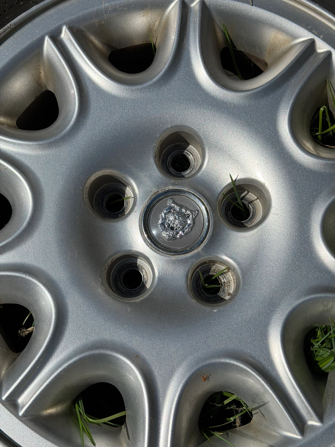 Set of 5 Jaguar Alloy Wheels with Nokian Tires - photo 5