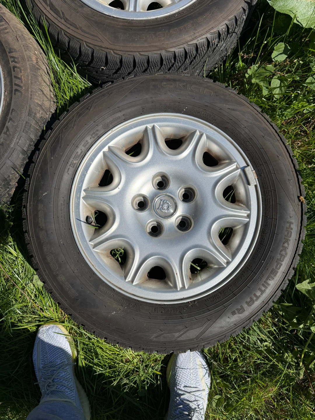 Set of 5 Jaguar Alloy Wheels with Nokian Tires - photo 2