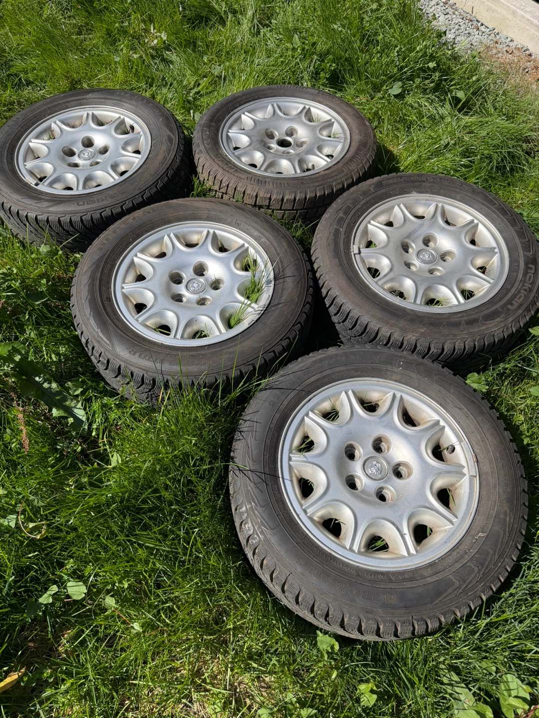 Set of 5 Jaguar Alloy Wheels with Nokian Tires