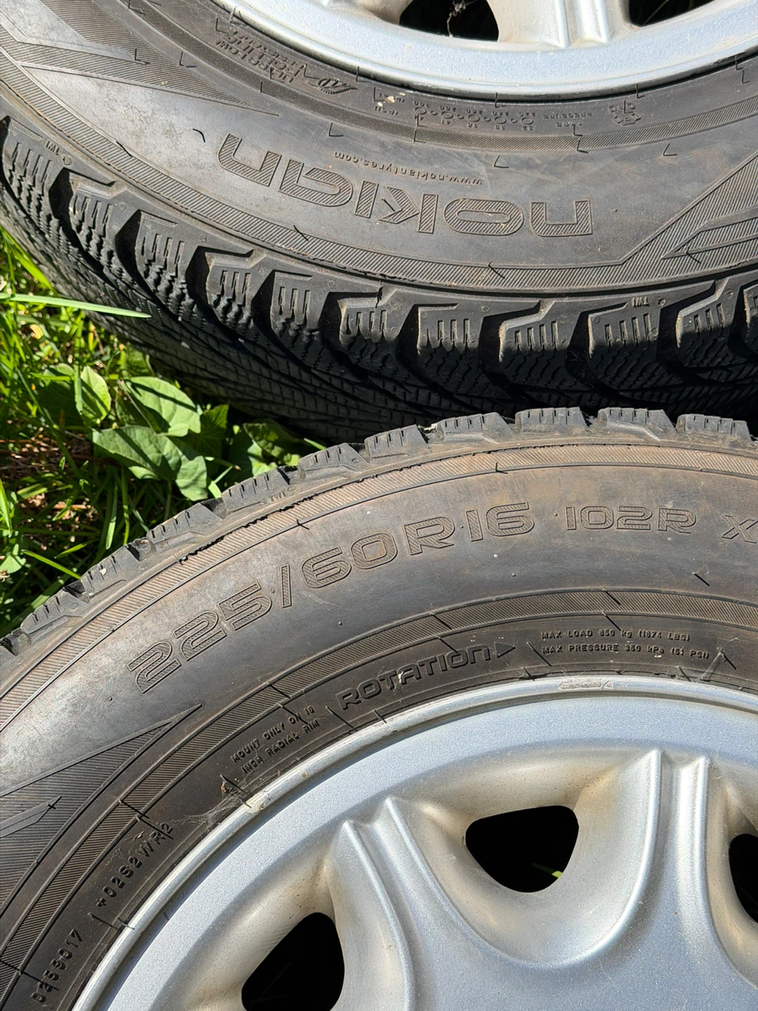 Set of 5 Jaguar Alloy Wheels with Nokian Tires - photo 4
