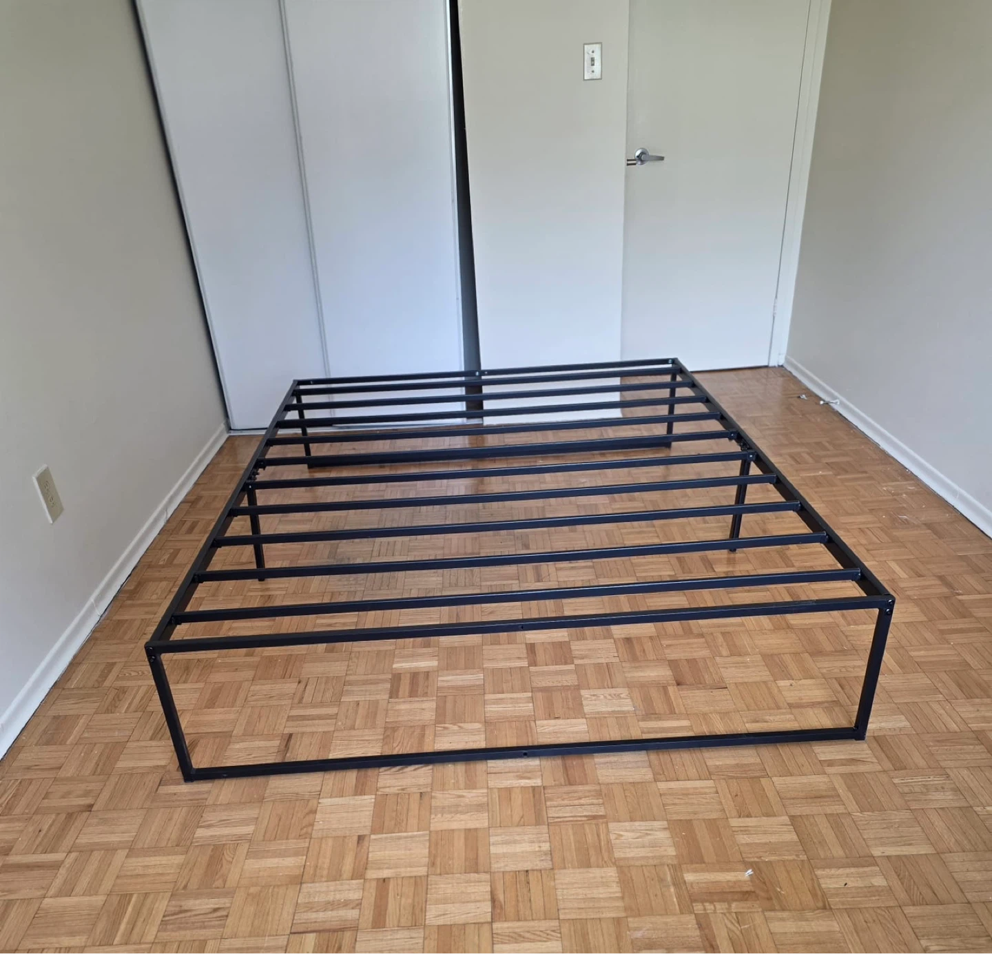 Queen Black Metal Bed Frame - photo 3