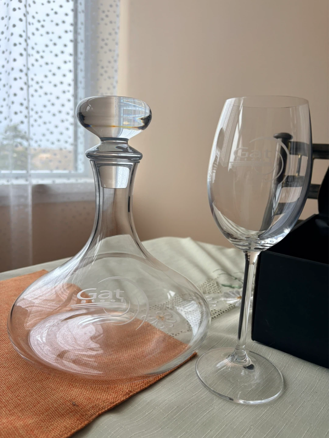 Wine Decanter and 4 Glasses Set - photo 3