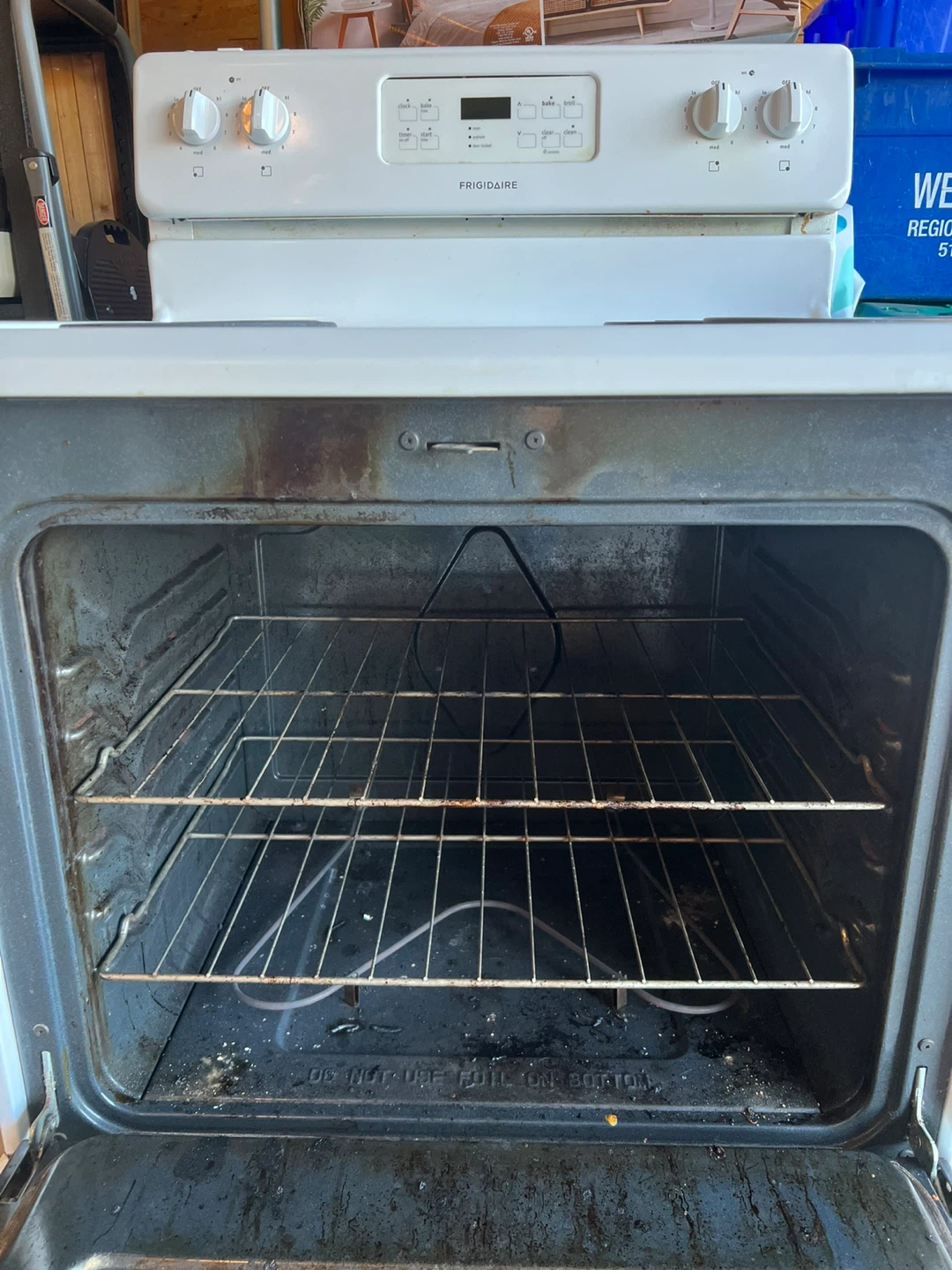 Frigidaire Electric Stove with Oven - photo 3