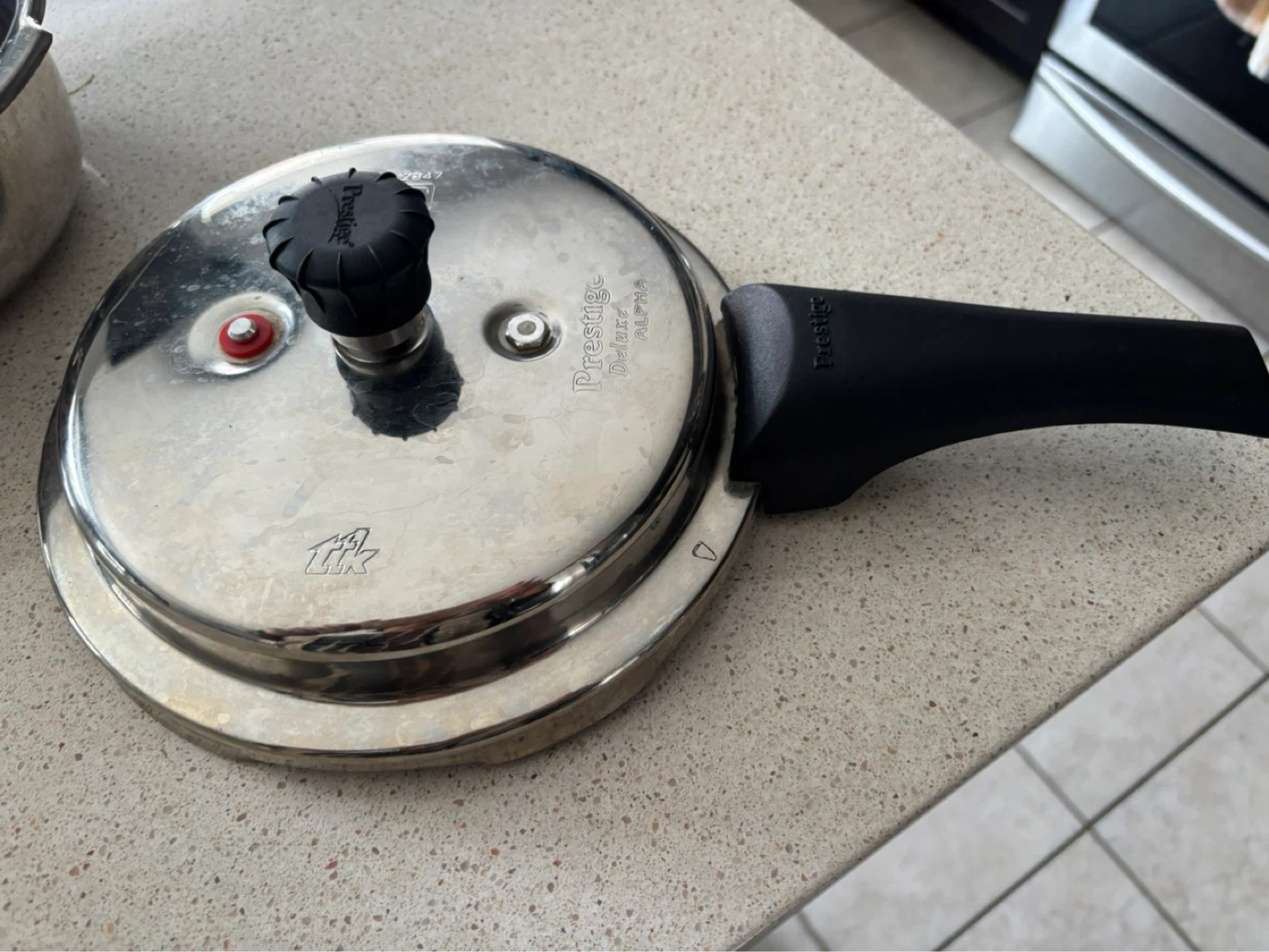 Prestige 2L Alpha Deluxe Pressure Cooker - photo 2