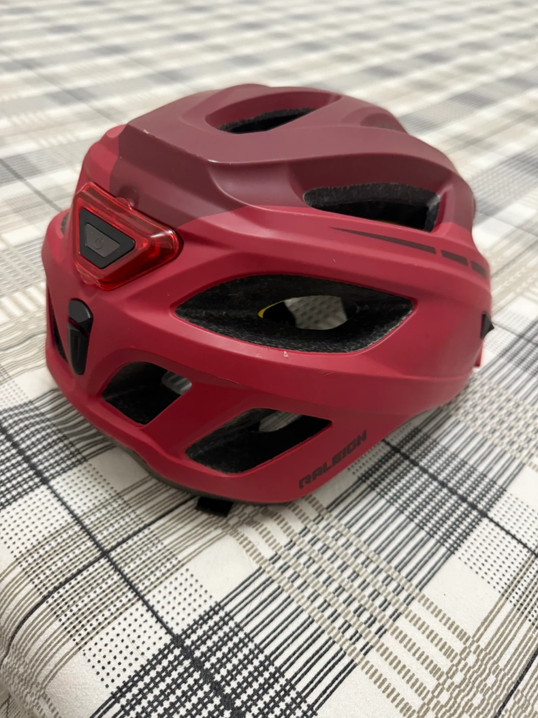 A men’s helmet - photo 2