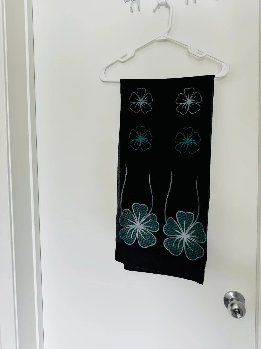 Black Anarkali Dress with Teal Flower Embroidery 🌱 - photo 2