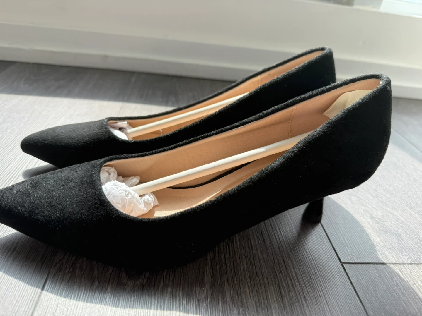 Black Suede Pointed Toe Heels Size 38/W 7 - Mid Heels (5.5 cm)