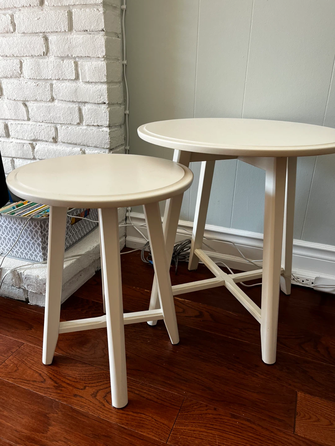 Set of 2 White Round Side Tables