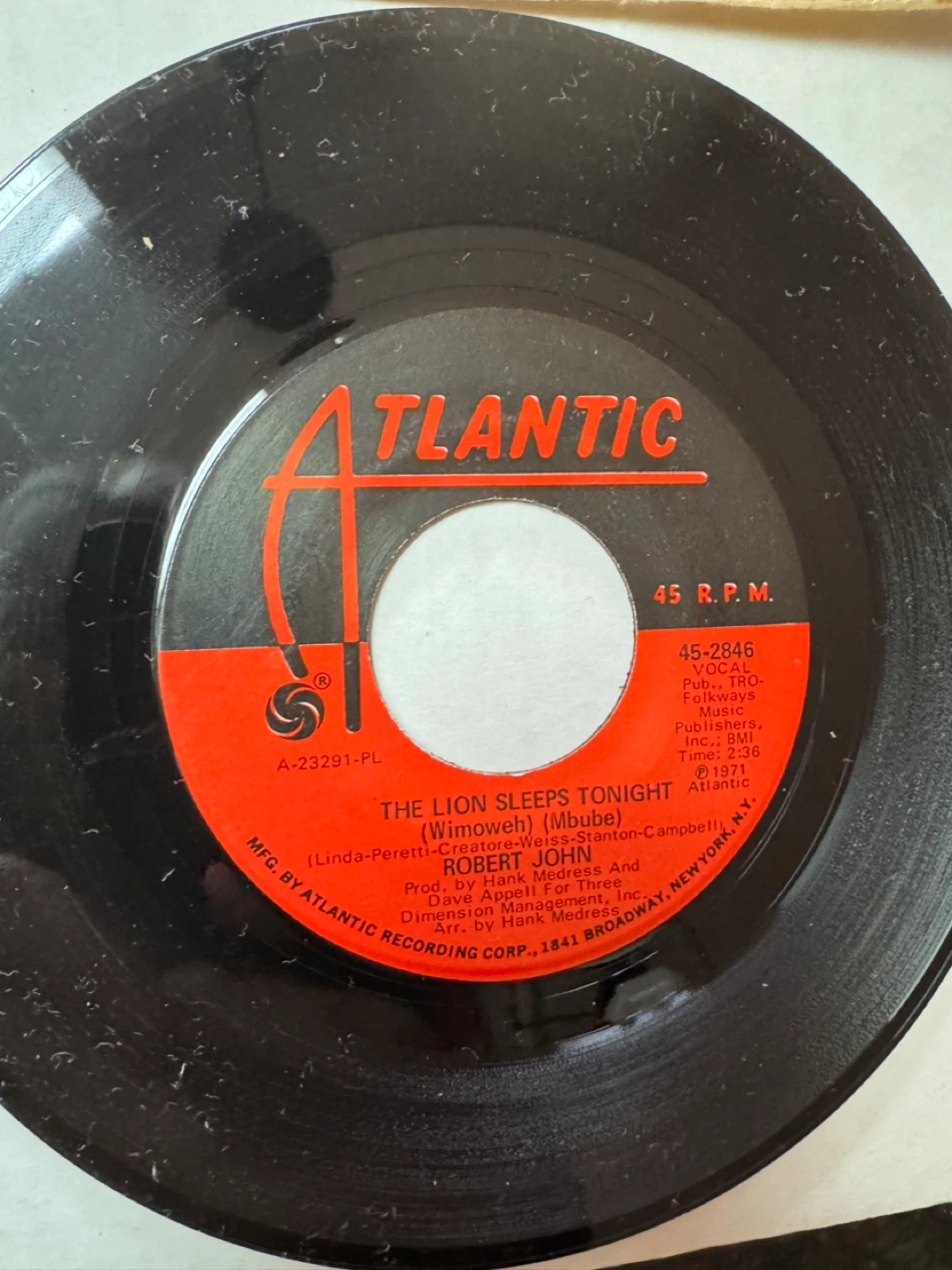 Robert John The Lion Sleeps Tonight 45 RPM Vinyl Single
