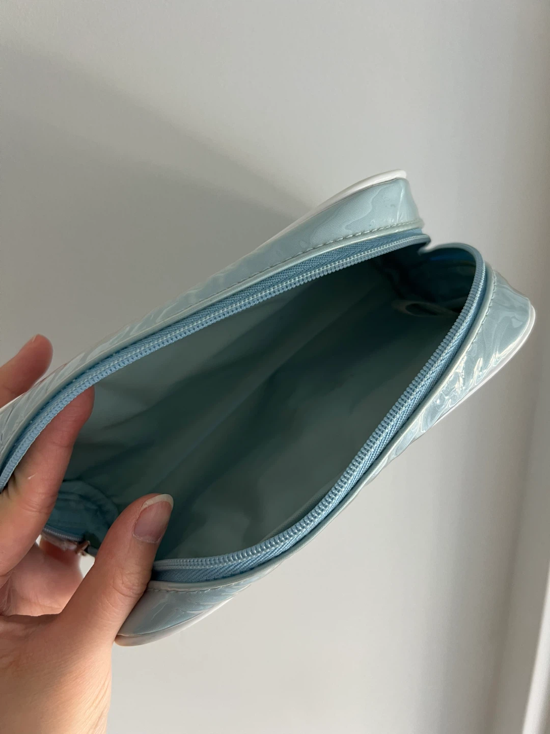 American Beauty Cosmetic Bag - photo 3