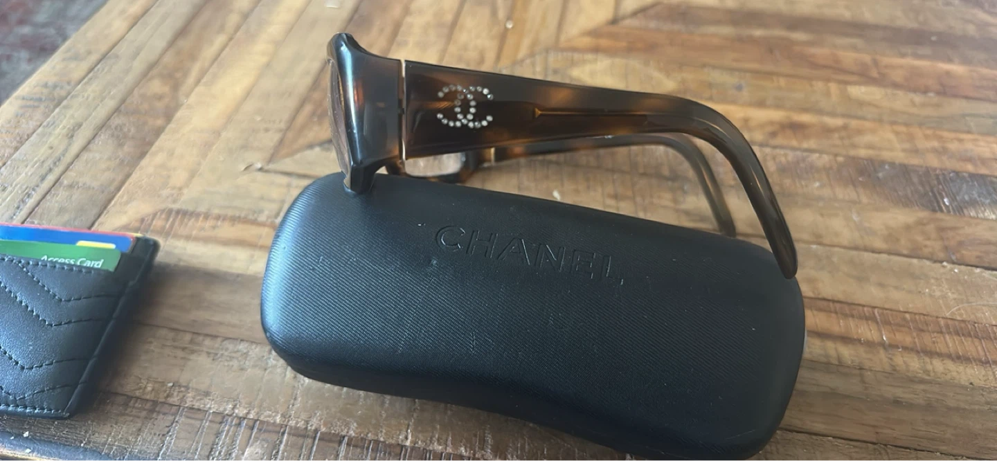 Chanel Sunglasses with Case - photo 3