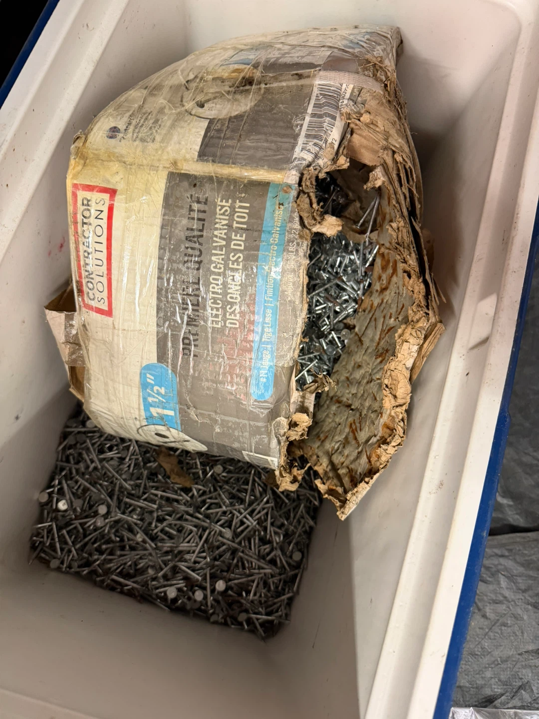Roofing nails 1-1/2- bulk box (approx.50 lb)