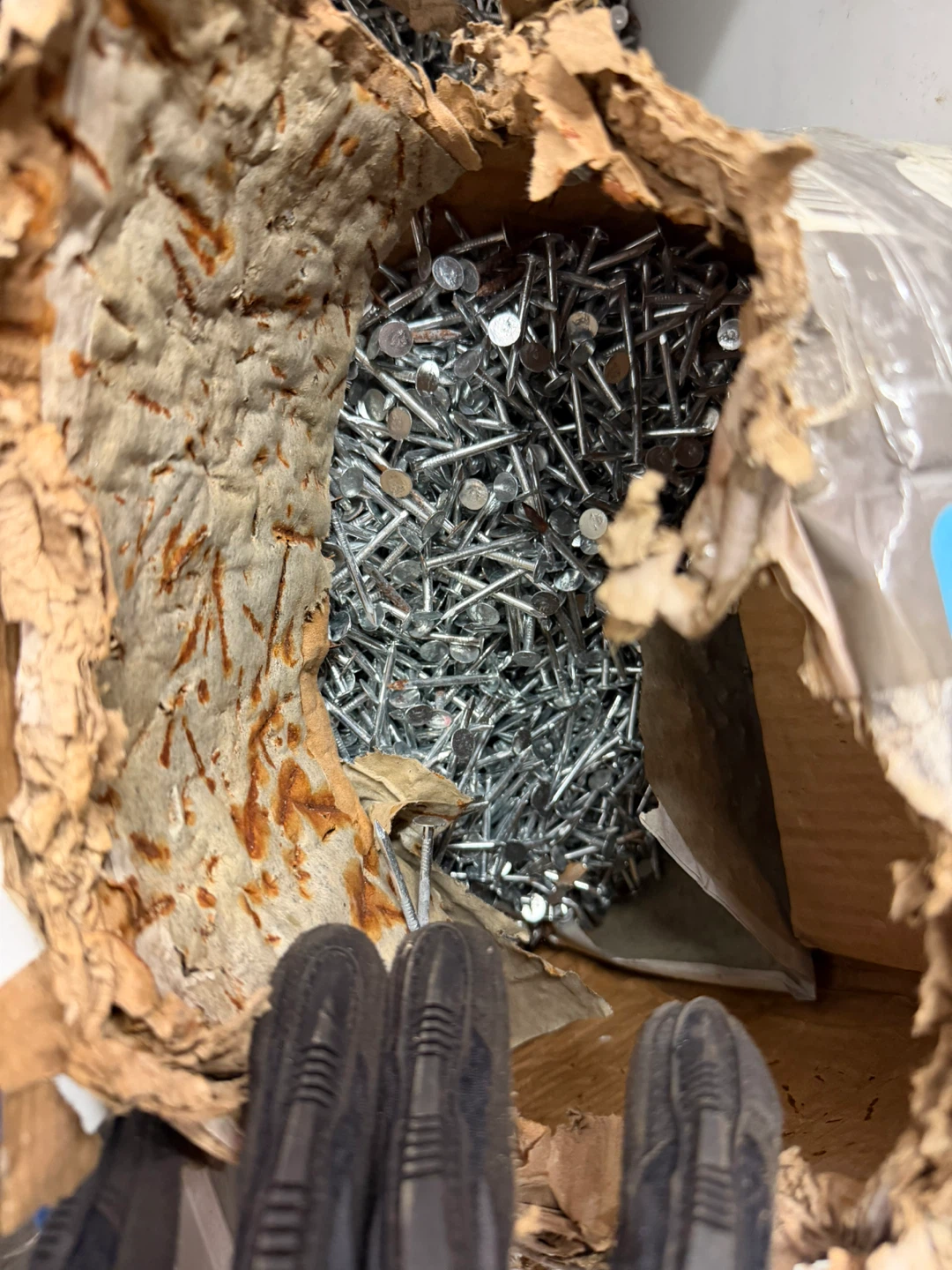 Roofing nails 1-1/2- bulk box (approx.50 lb) - photo 3
