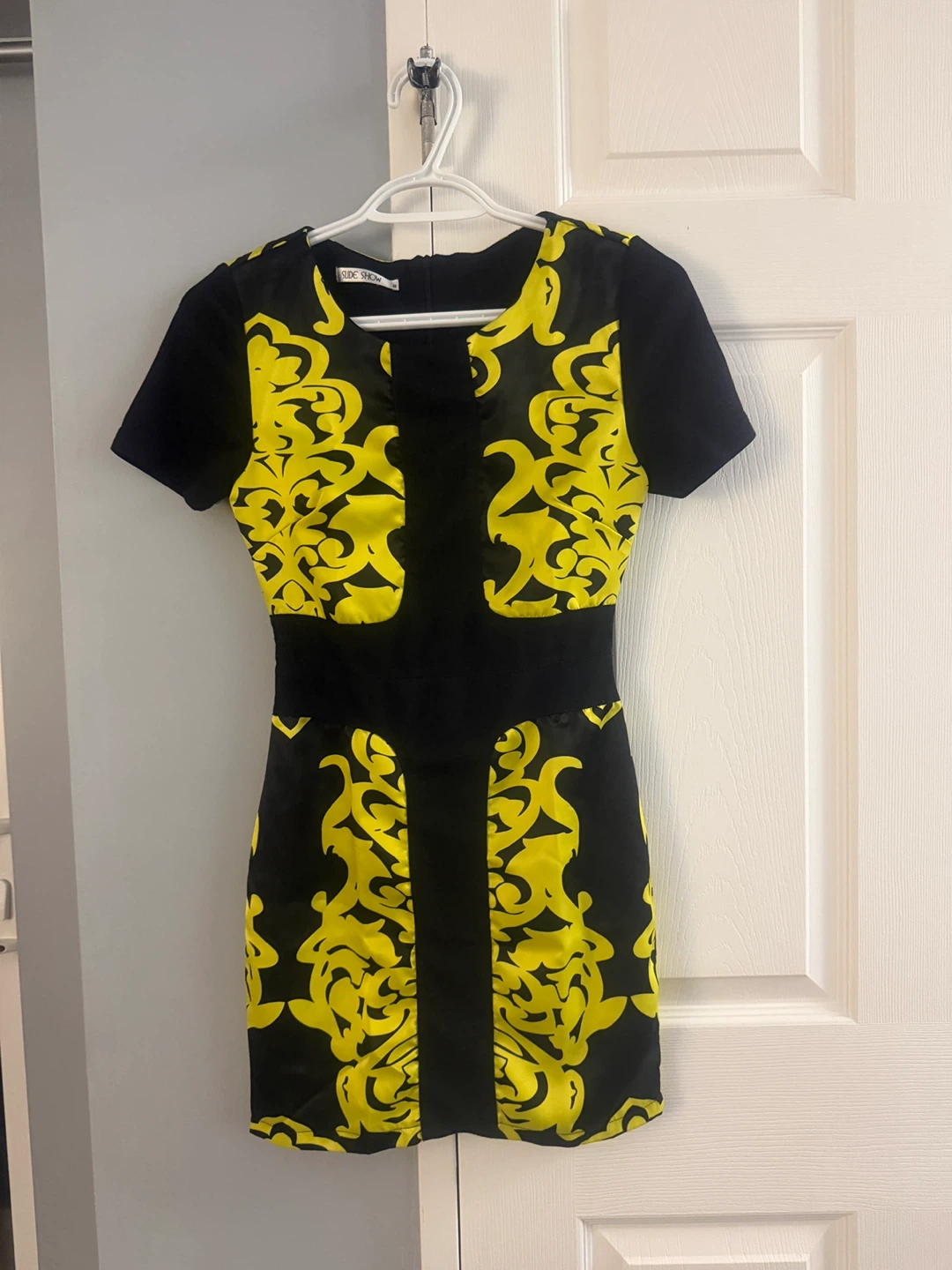 Slide Show Black & Yellow Dress Size 8 (small)