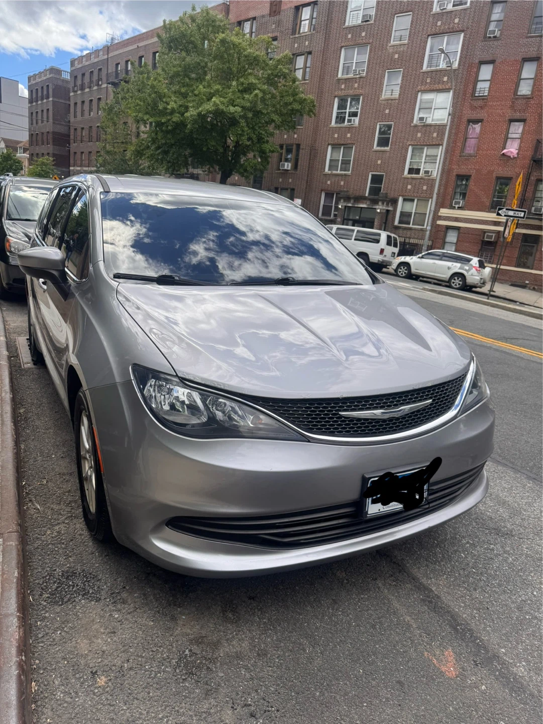 Chrysler Pacifica Minivan - photo 2