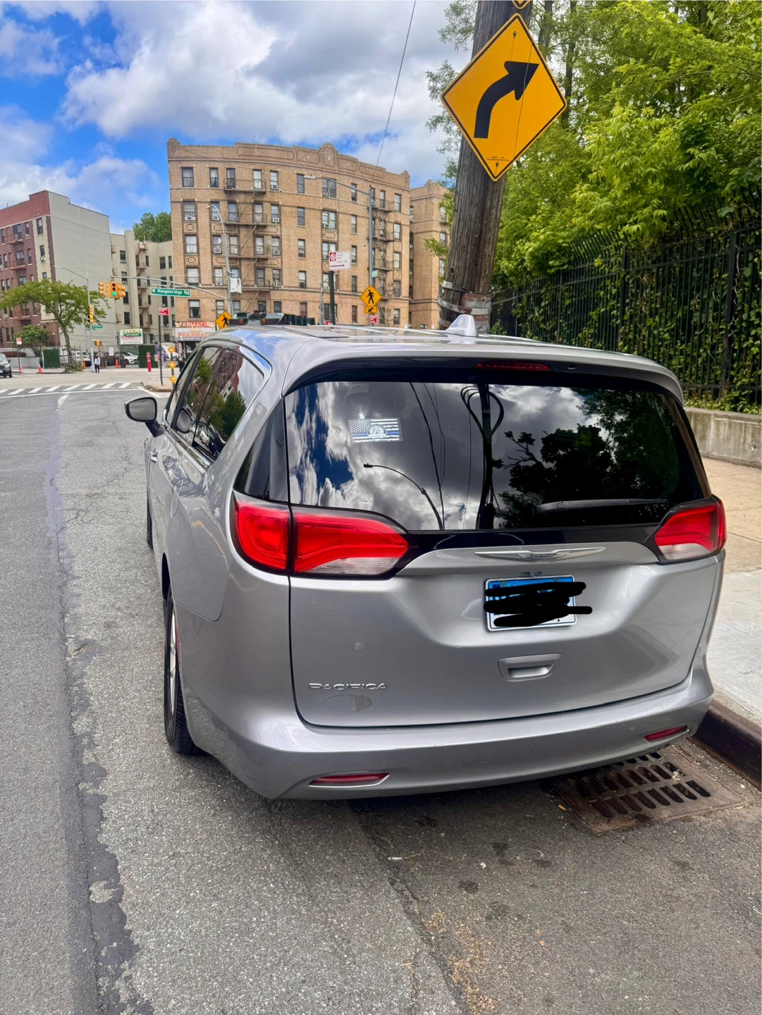 Chrysler Pacifica Minivan - photo 3