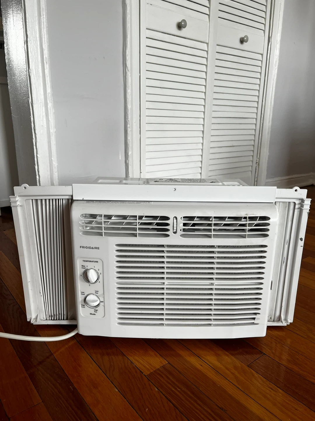 Frigidaire 5000 BTU Window Air Conditioner (1/2)