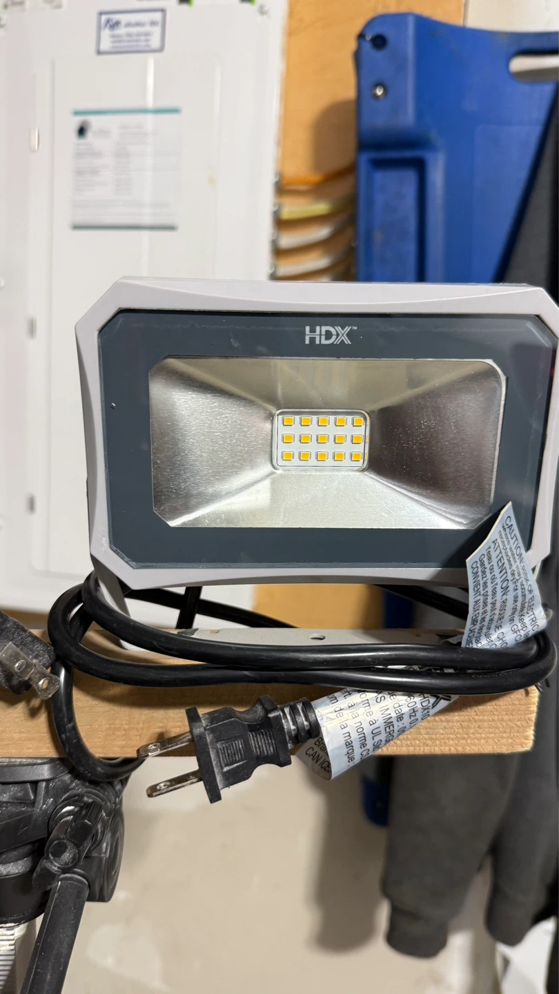 HDX 2-Head LED Work Light with Tripod - photo 2