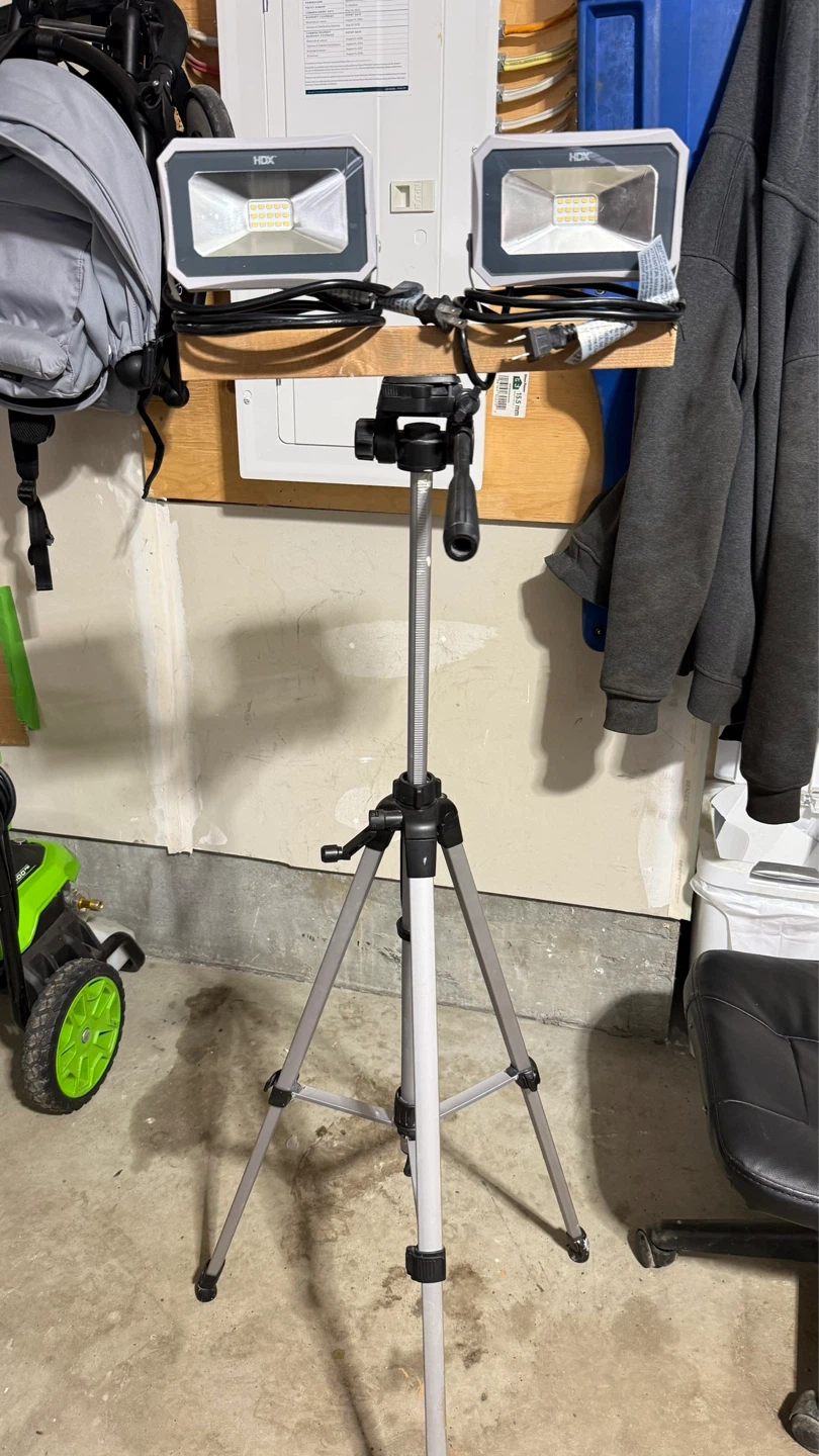 HDX 2-Head LED Work Light with Tripod