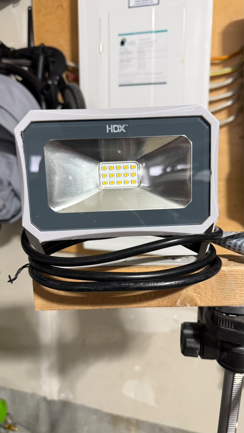 HDX 2-Head LED Work Light with Tripod - photo 3