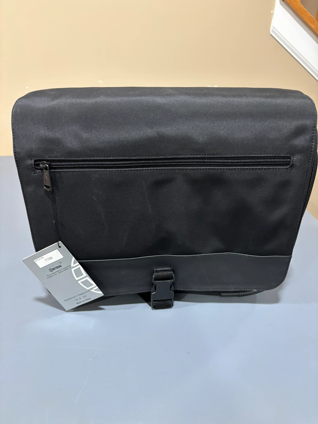 Winn Black messenger Style Bag