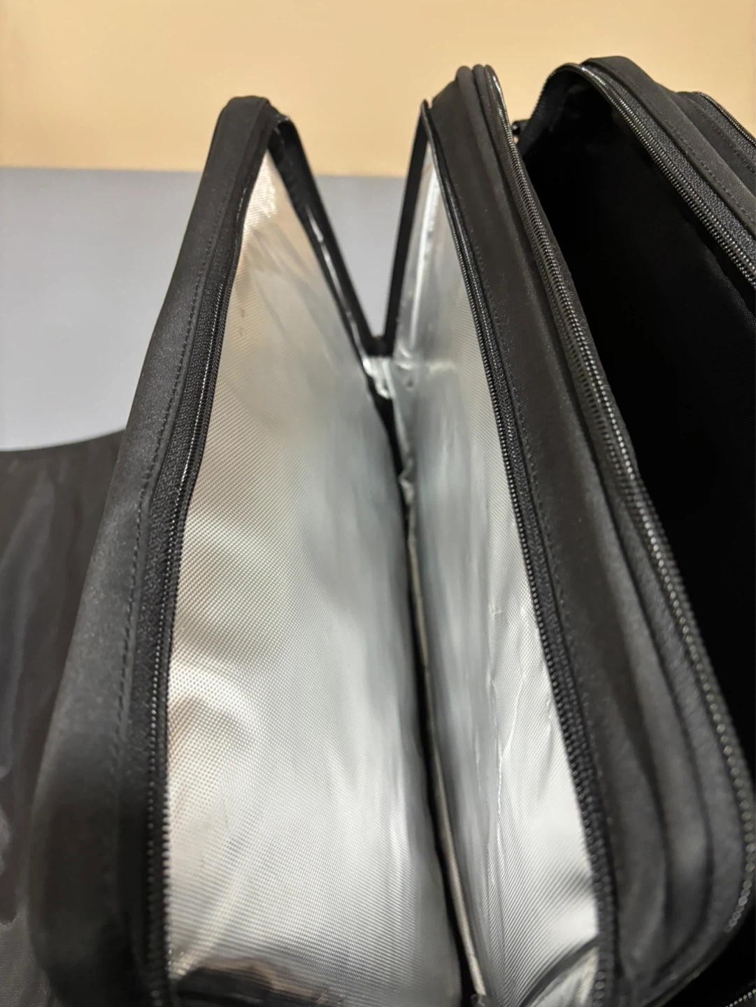 Winn Black messenger Style Bag - photo 5